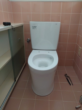 陶器である便器が割れないよう